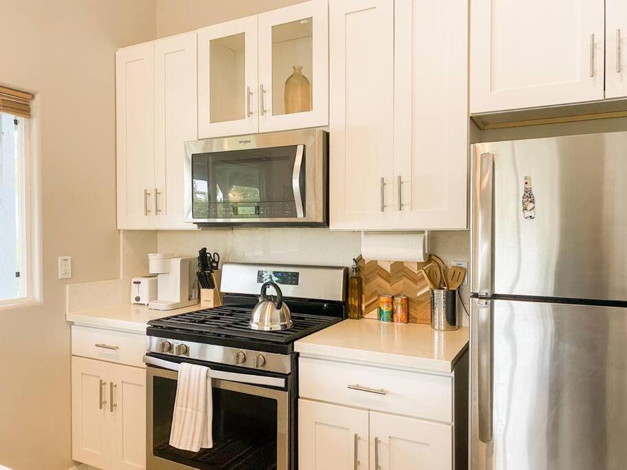 Hibiscus Hale, Full Kitchen, King Bed, Parking Apartment Keaau Exterior photo